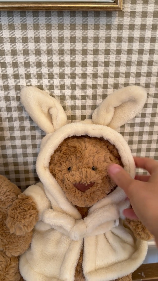 Watch Bartholomew Bear size comparison - Jellycat Large vs Medium